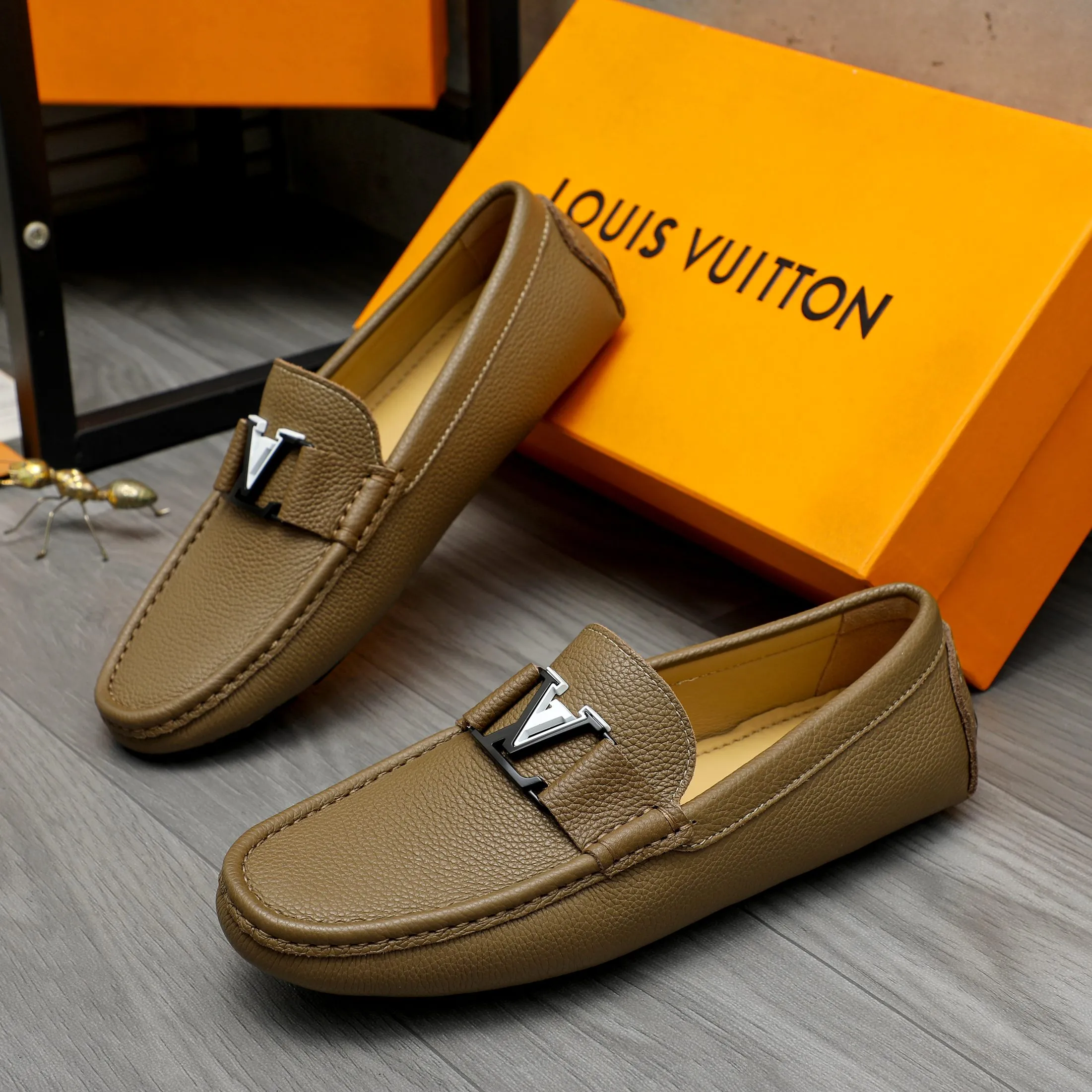 Men's shoes 💰420 Product trademark: LV "Louis Vuitton" casual slip-on shoes Regular size: 38-46 (45.46 custom-made, non-returnable) Product materials: Selected pebbled cowhide upper, sheepskin lining, original rubber outsole